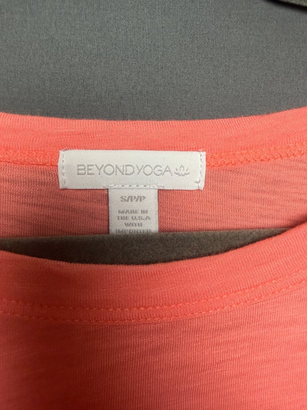 Beyond Yoga Size S High Low Cropped Tee Shirt Coral Pink Basic Top Cotton Modal - Picture 2 of 7